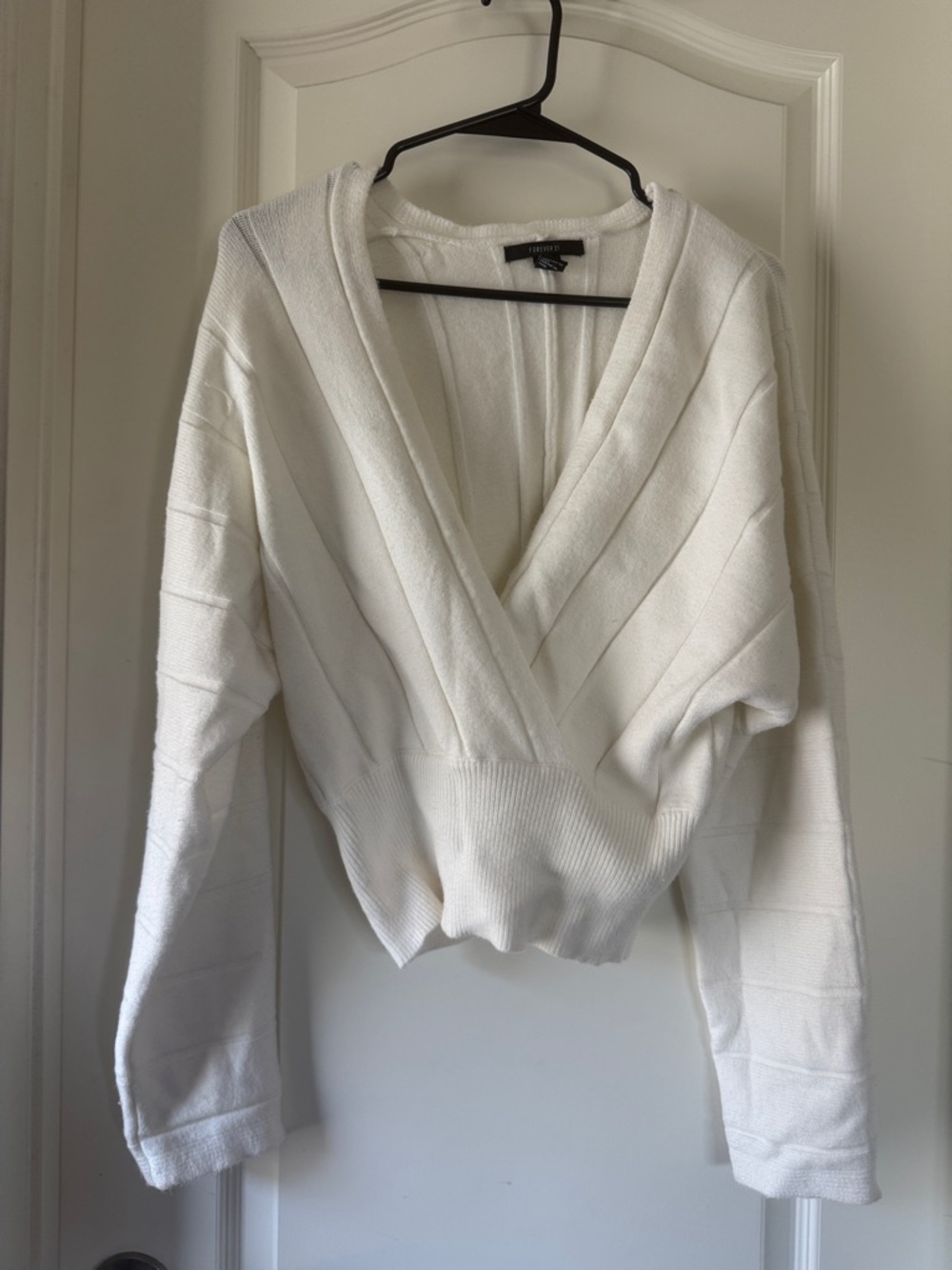 Forever 21 White V-Neck Wrap Pullover Sweater / BB3